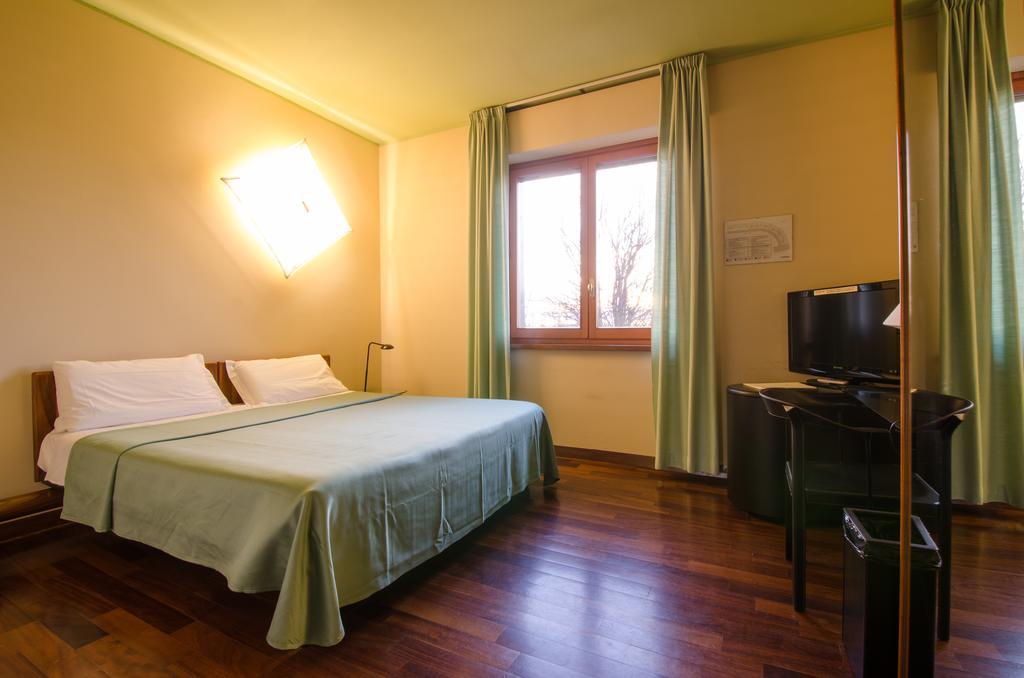 Hotel Granbaita Savigliano Camera foto