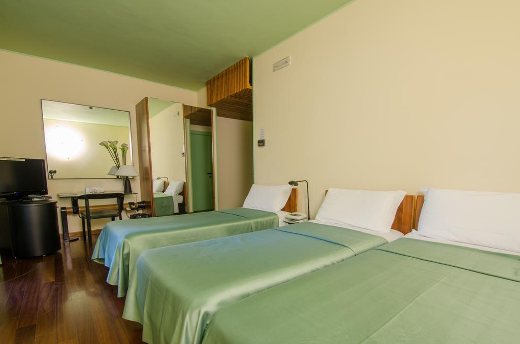 Hotel Granbaita Savigliano Camera foto